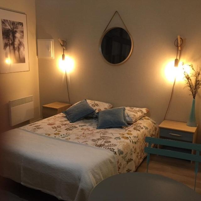 Chambre dans dépendance Maison de Ville + abri vélos Saumur Esterno foto
